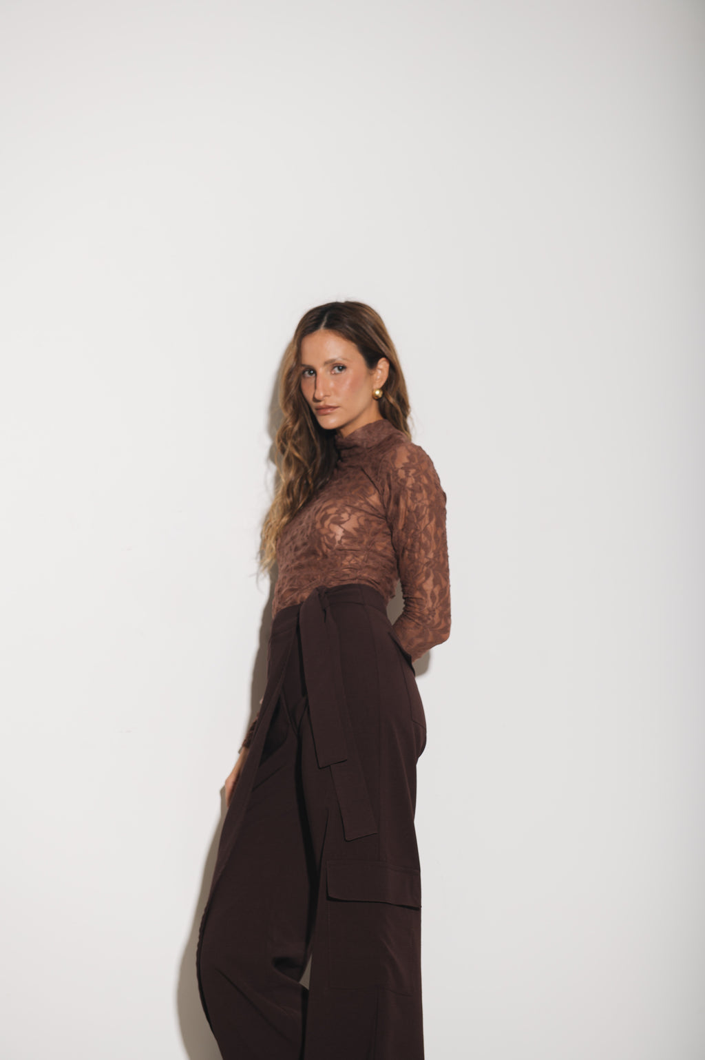 Blusa Gola Alta Renda Ametista Marrom Ällie
