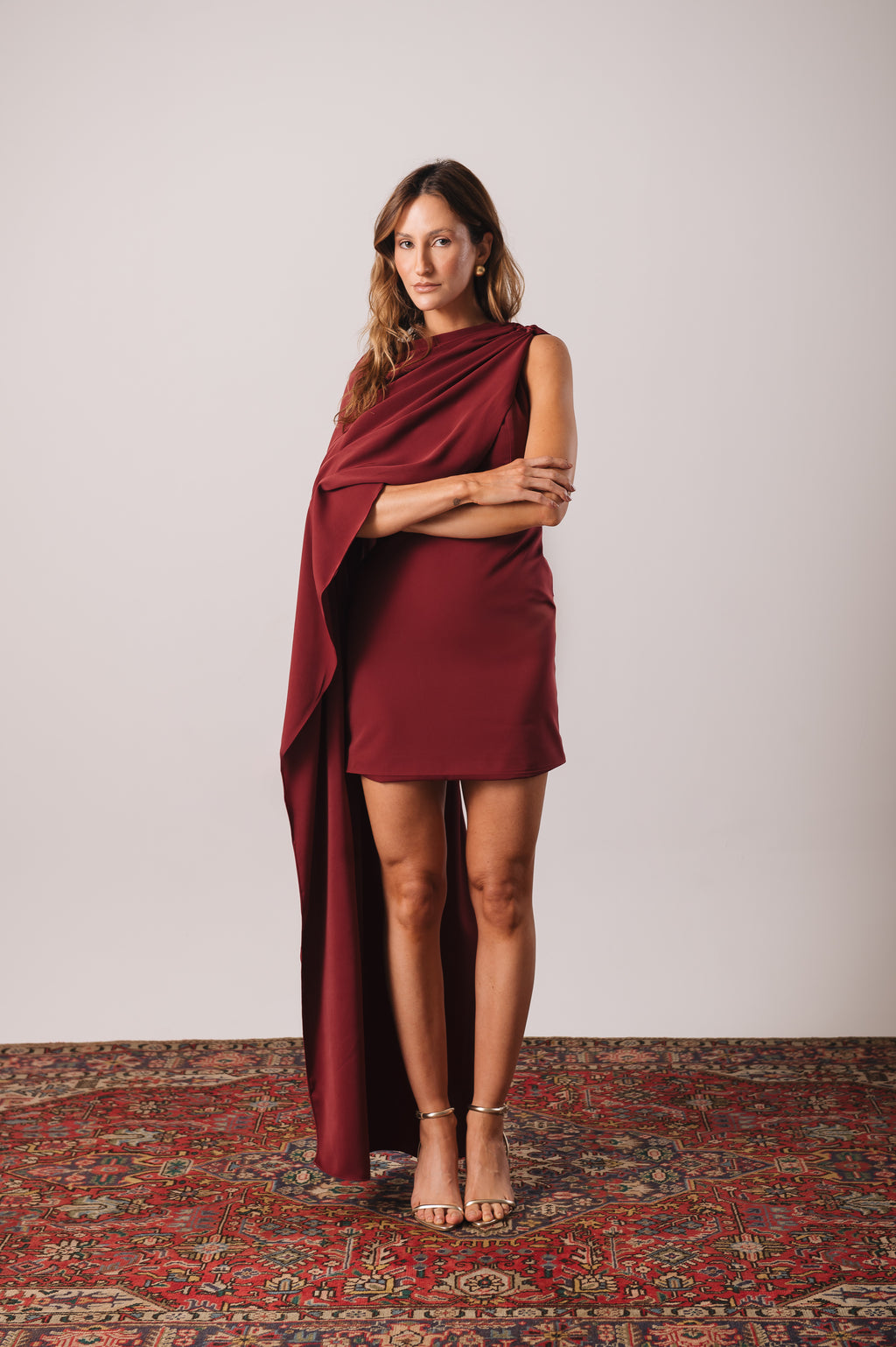 Vestido Capa Assimétrica Nathalia Marsala Ällie