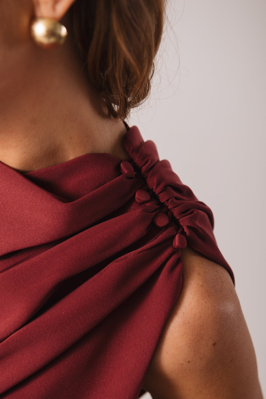 Vestido Capa Assimétrica Nathalia Marsala Ällie