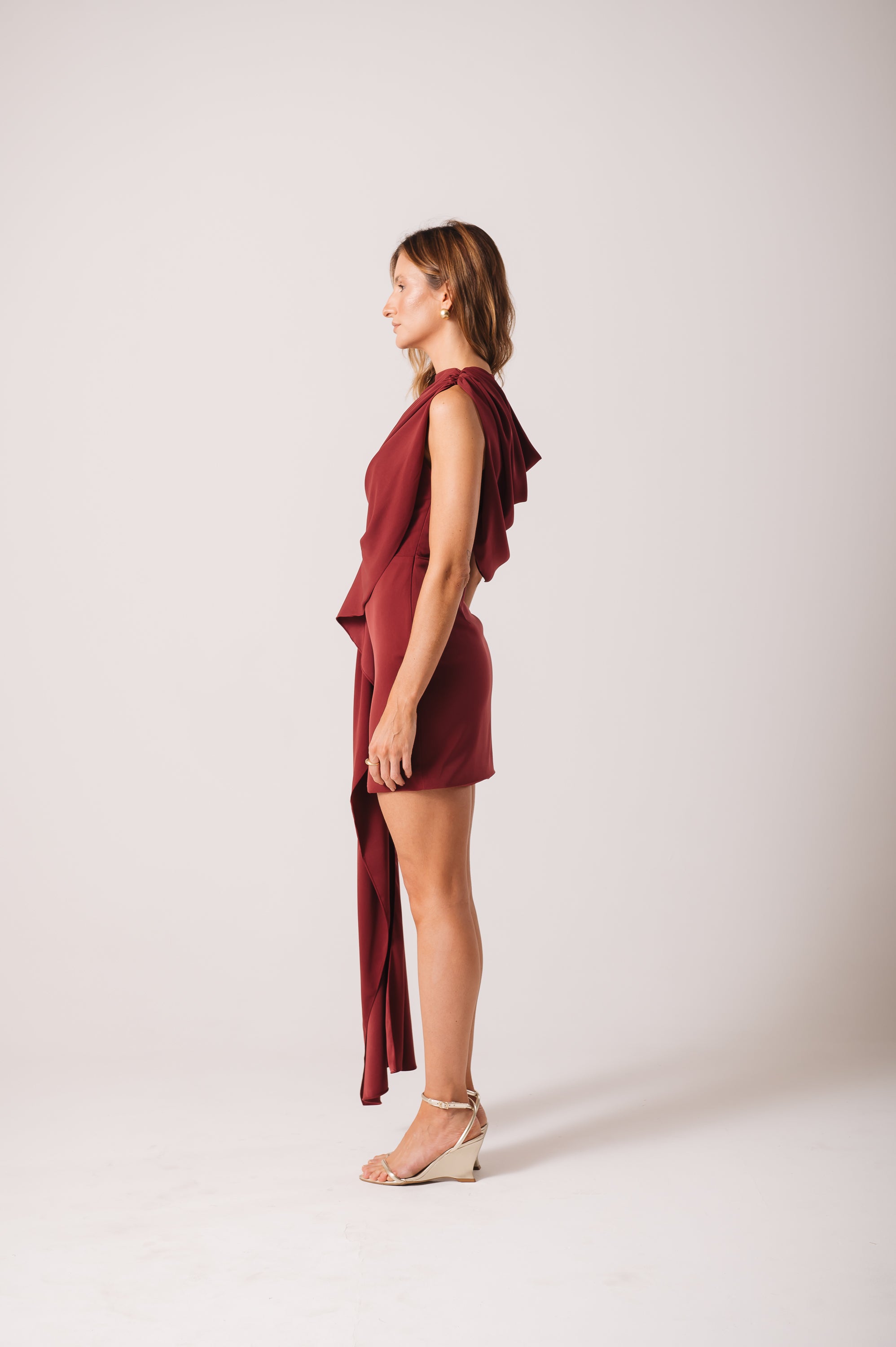 Vestido Capa Assimétrica Nathalia Marsala Ällie