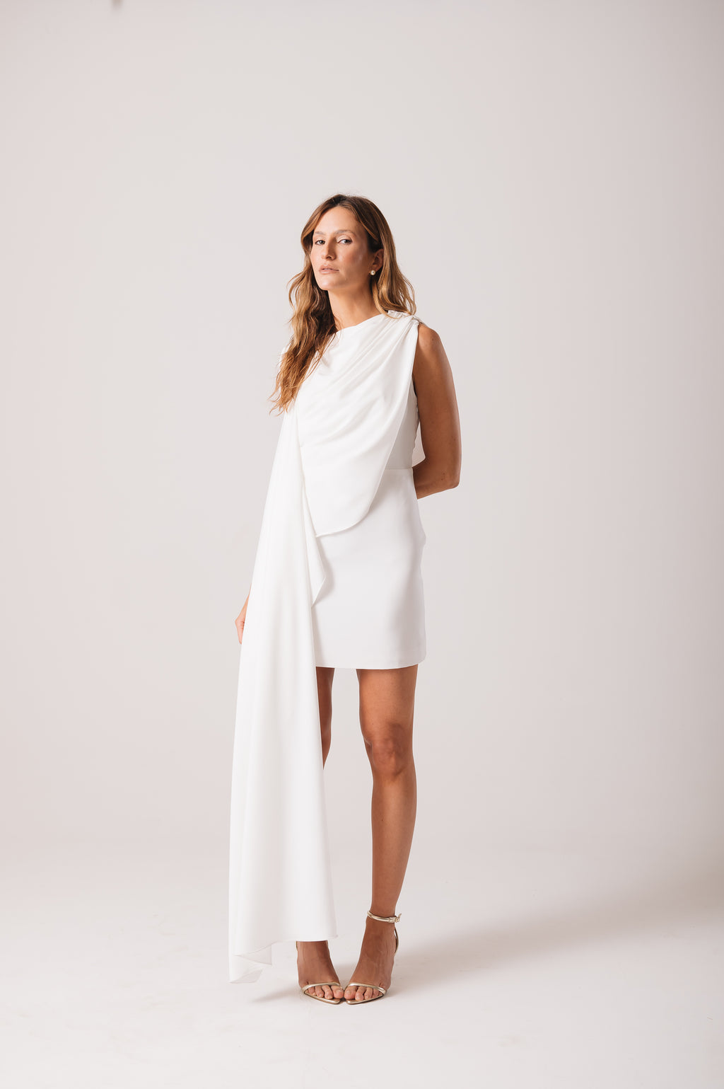Vestido De Noiva Capa Assimétrica Nathalia Off White Ällie