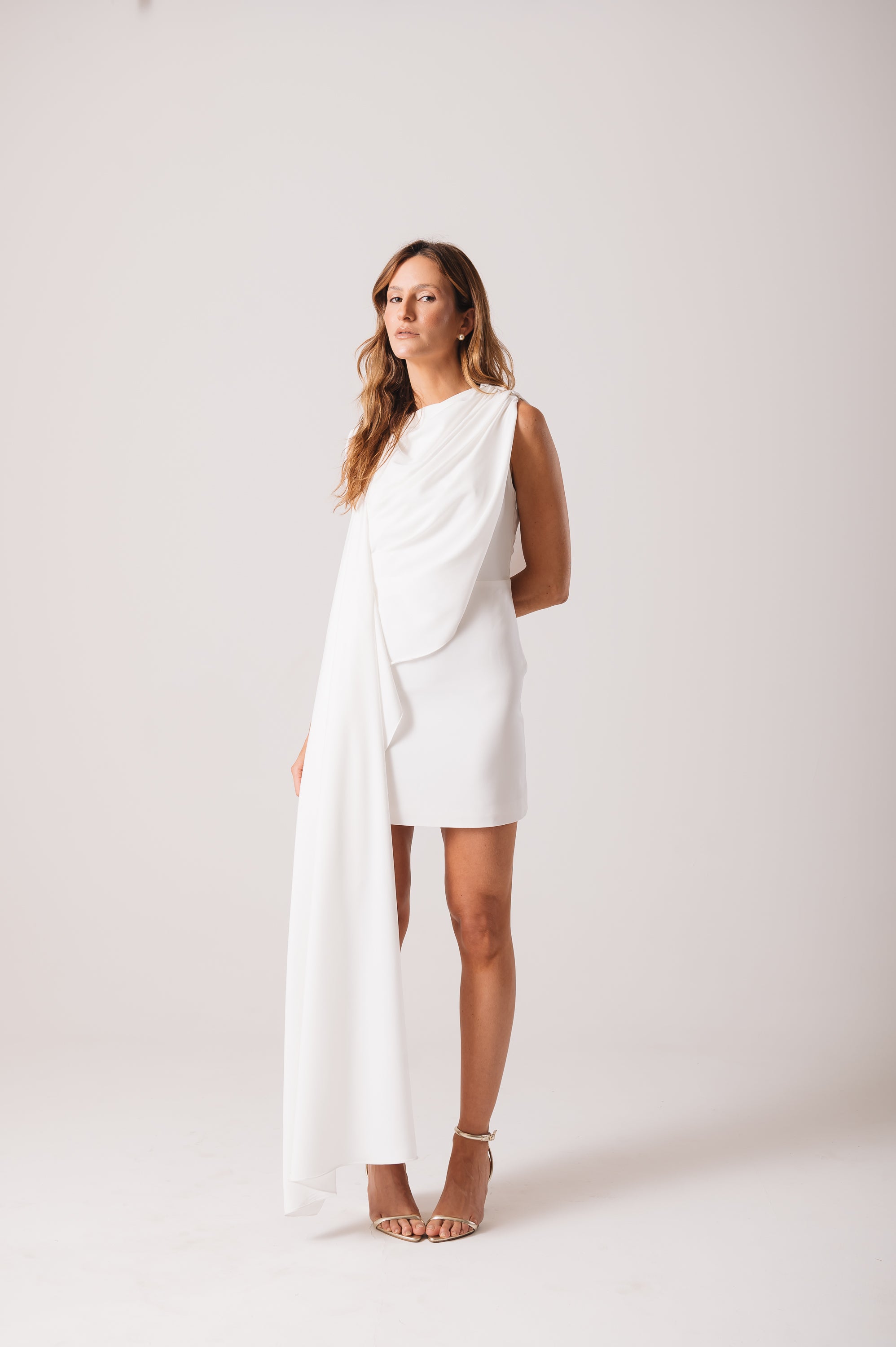Vestido De Noiva Capa Assimétrica Nathalia Off White Ällie