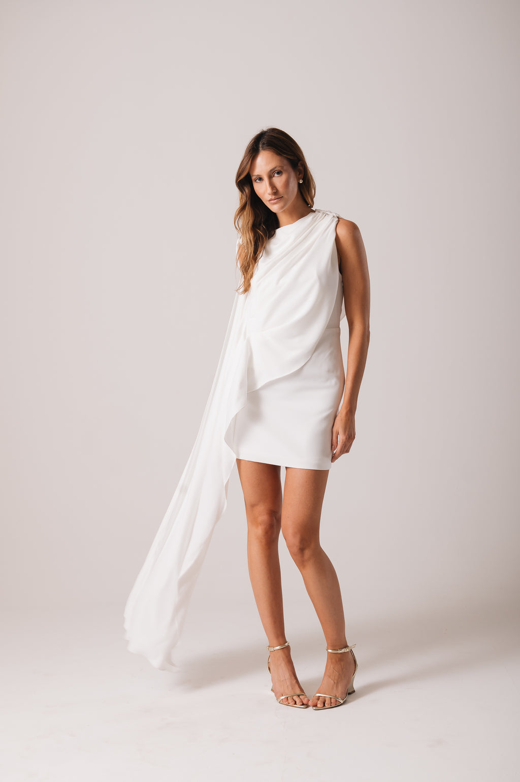 Vestido De Noiva Capa Assimétrica Nathalia Off White Ällie